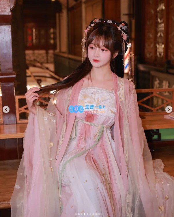 《完蛋美女》韩剧演员mj分享旅游趣照：与姐妹游玩上海豫园尽享美好时光