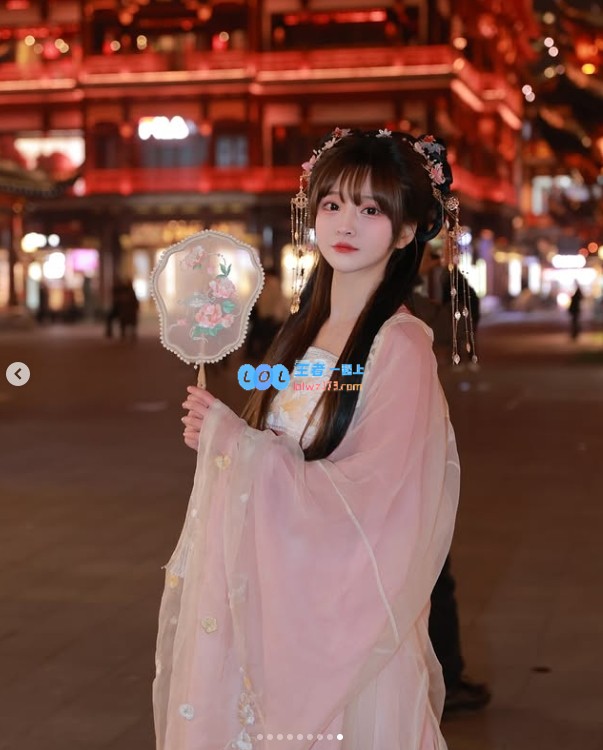 《完蛋美女》韩剧演员mj分享旅游趣照：与姐妹游玩上海豫园尽享美好时光
