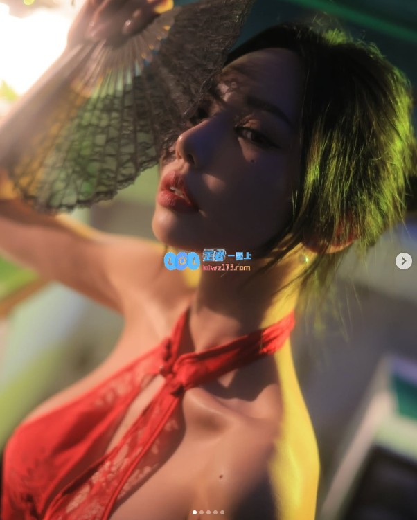 ?韩版《完蛋美女》演员分享美照：这个背部没去拔罐实在可惜了！