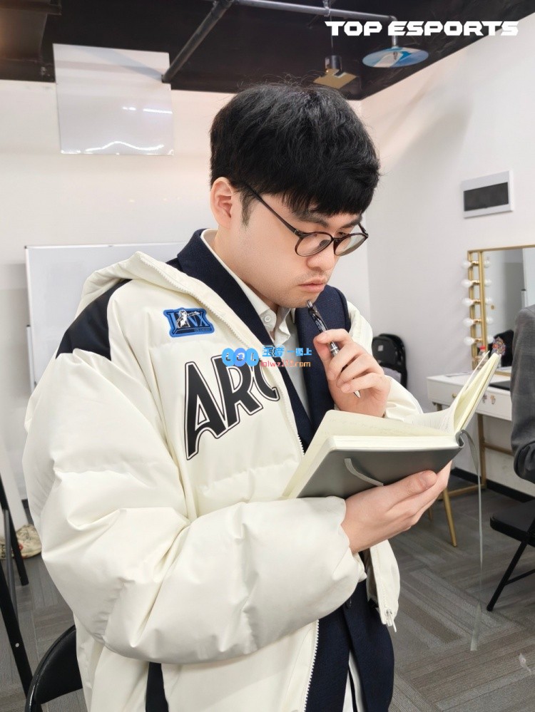 TES选手们返图分享：全队首战告捷，精神面貌焕然一新！