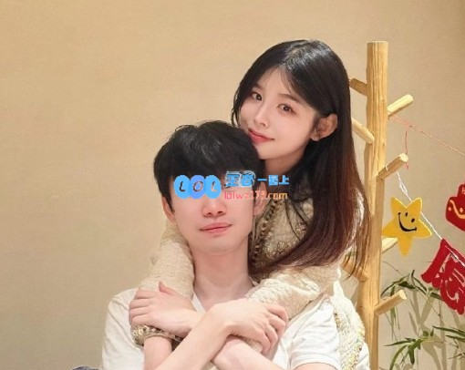 无视妻子呼唤！糖小幽曝光聊天记录：Doinb选择留在基地训练而不回家过年