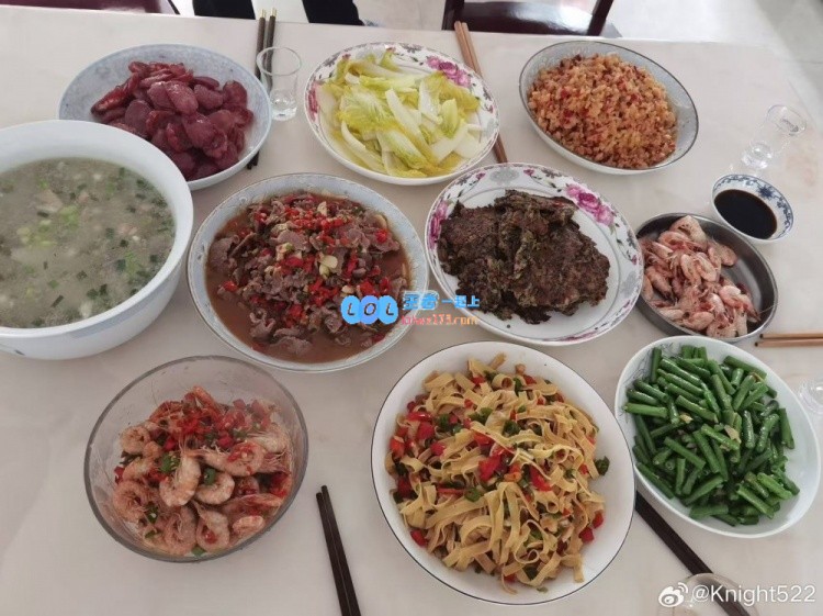 Knight再发博文推荐家乡美味：期待过年回家能品尝炒粉与莲花血鸭的美好时光