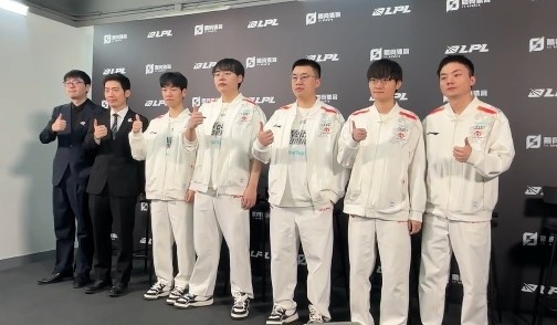 Hang：在第二局中我由于没有果断把握团战机会，导致球队陷入劣势！