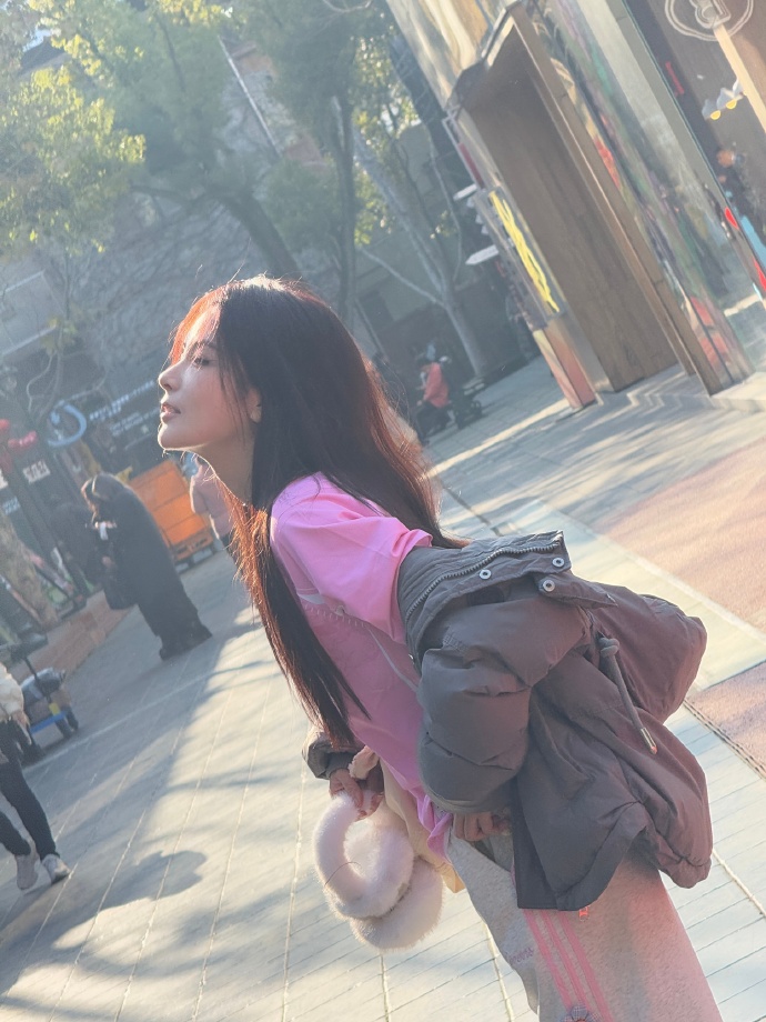 解说Rita晒照：一组塔塔live街拍速报！！喜欢哪张～