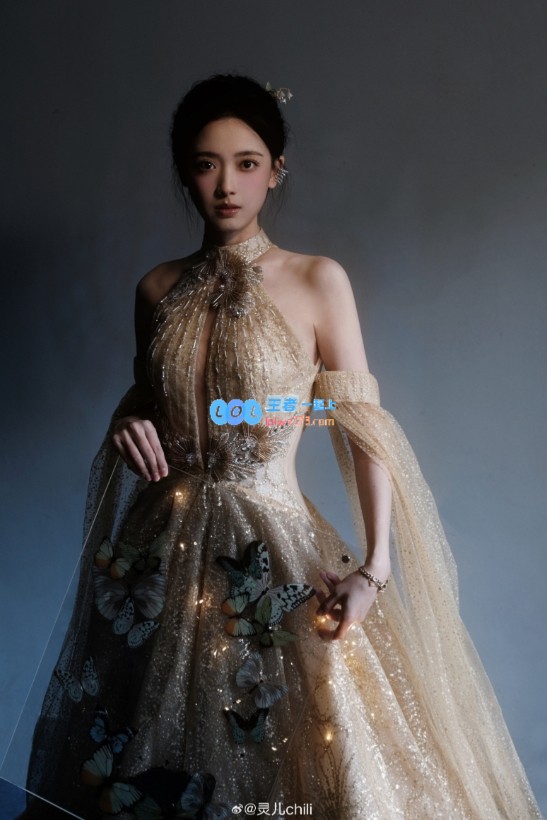 灵儿分享美照：金色象征着辉煌与希望，蝶舞代表着蜕变与盛放