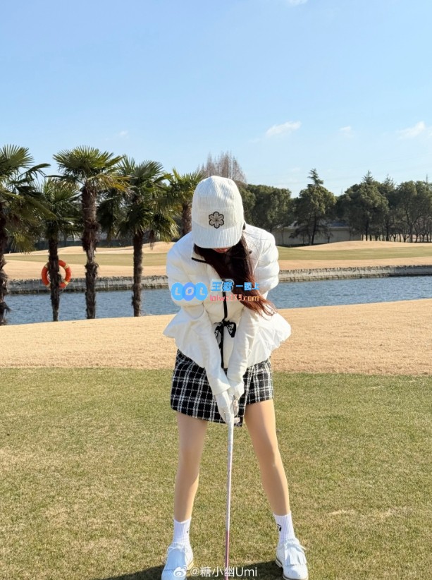 糖小幽分享照片：展现直球风格的迷人美女