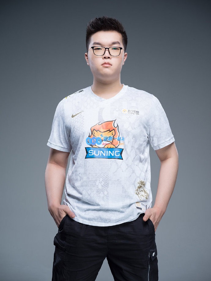 《英雄联盟》S10定妆照：造型华美，英雄气概尽显，你绝对不能错过的视觉盛宴