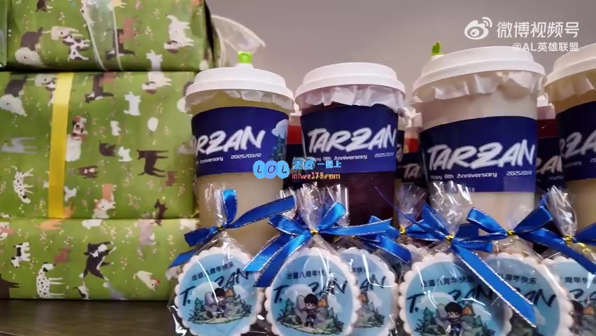Tarzan八周年特别开箱：深感大家的心意与花花的祝福
