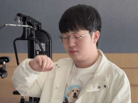妖刀发布练舞自拍：感觉还要加练