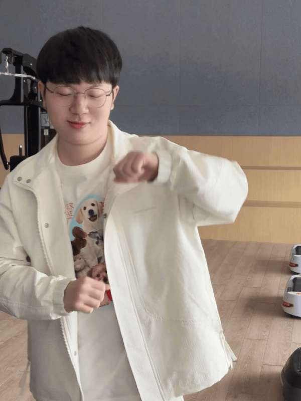 妖刀发布练舞自拍：感觉还要加练