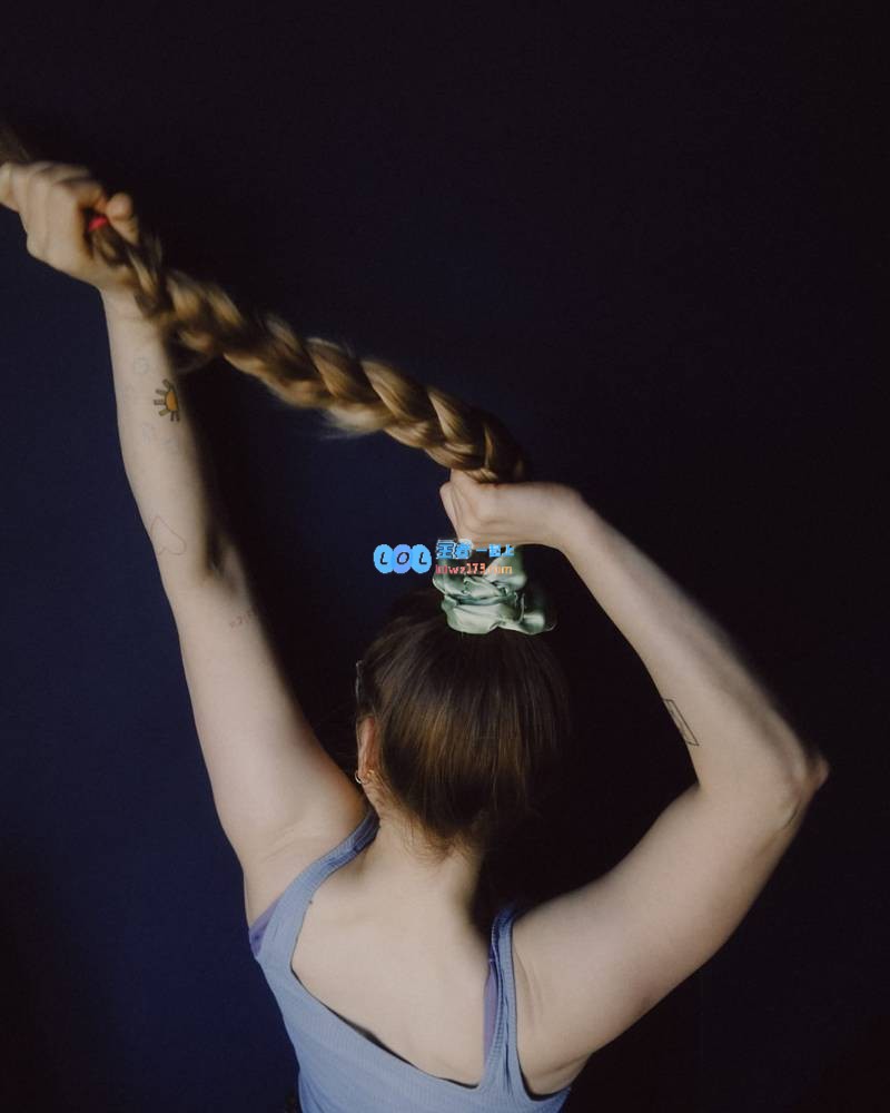 哈利波特女星惊喜上线OnlyFans，专为发迷打造秀发写真作品