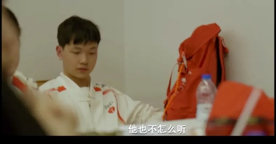 TES1_3豆瓣网友热议小奶油缺乏沟通：这样的工作态度是否合适？