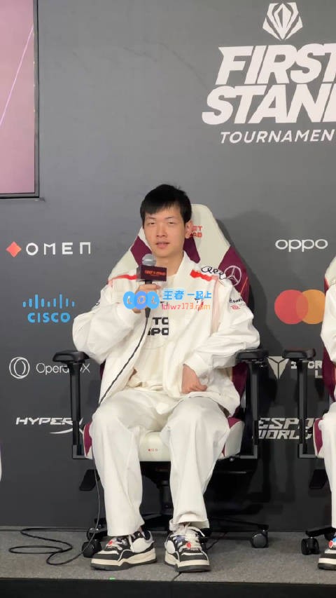 Creme回应APA亮表情的原因，原来是因为他躲我一次我就要亮回去一次