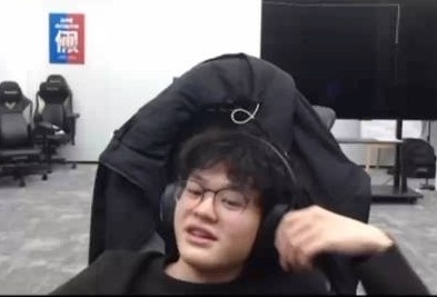 Xun：虽然基地的伙食令人满意，但我觉得北京的美食选择偏少，经常吃澳龙也并不实际