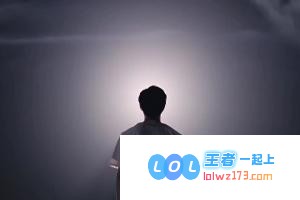 不能把把都研发啊！TheShy杰斯表现平平，除了一次单杀外毫无亮点，最终战绩只有1/6/3