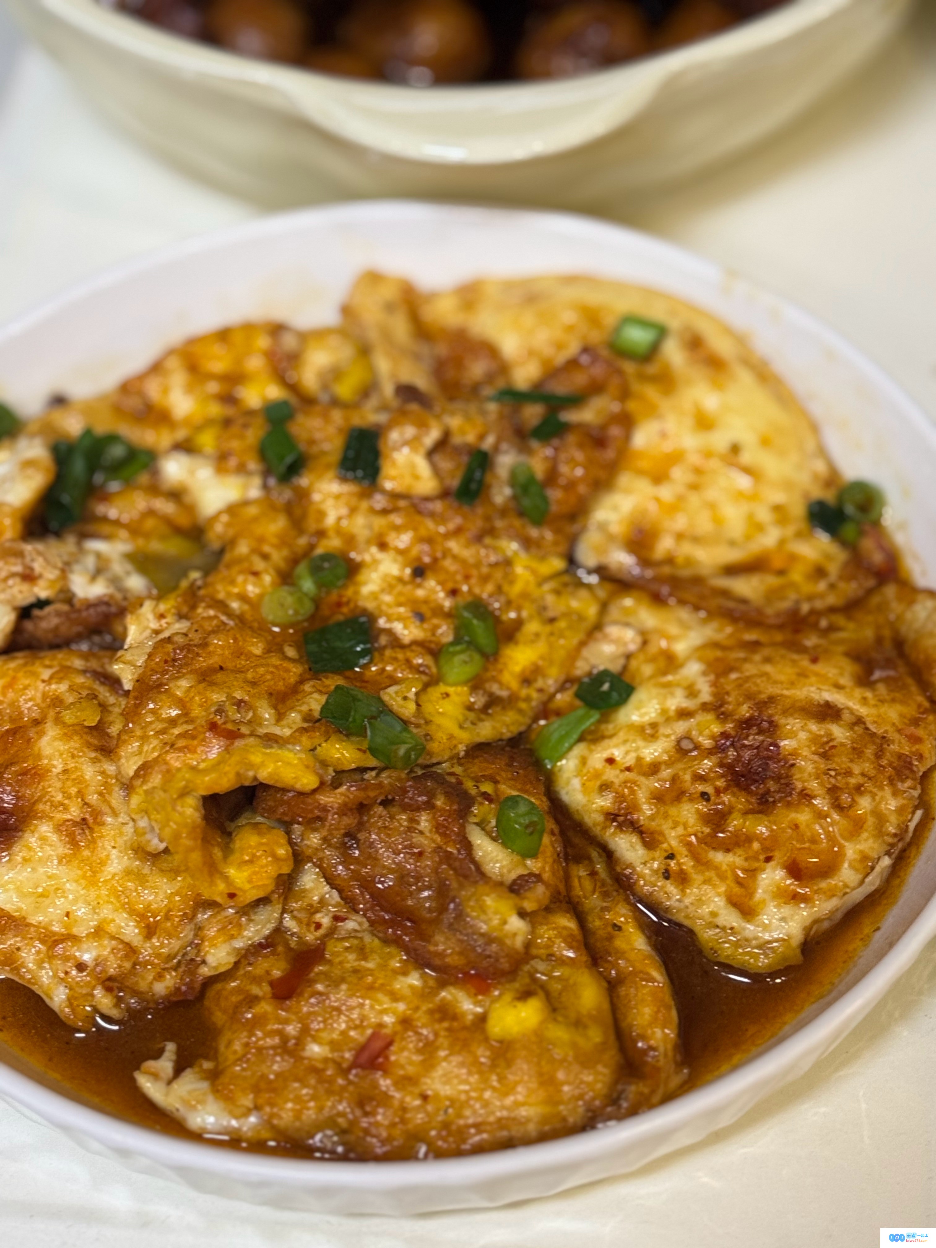 没有泡菜也无妨！iG阿布今日晚餐美食图：色香味俱全的油焖大虾、红烧排骨与经典炒回锅肉纯正中餐盛宴