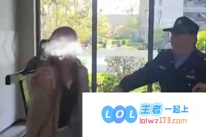 曾因甩头舞风靡网络，一夜间吸引千万粉丝的抖音网红“刀小刀”在健身房被警方拘留接受调查引发众人关注