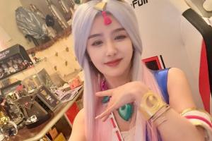 Rita分享昨日做客姿态直播间自拍COS照：灵魂莲华真美腻啊~