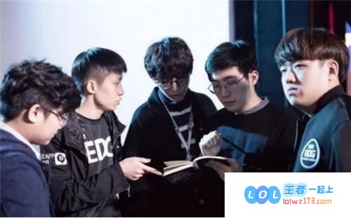前EDG教练NoFe与LPL队伍的短期合同：战术重炮的回归
