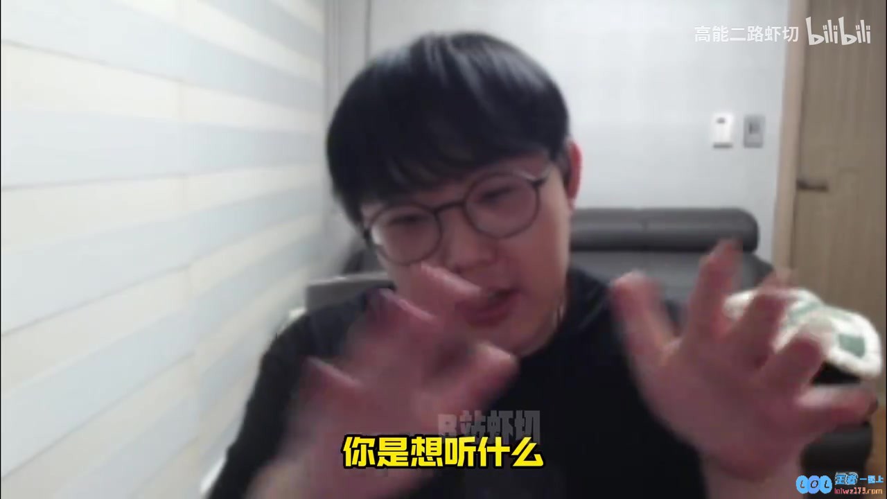 观众们纷纷在弹幕中询问imp为何没有训练赛的安排！噗神也无奈回应：我真不知道，反正我现在每天都待在家里！