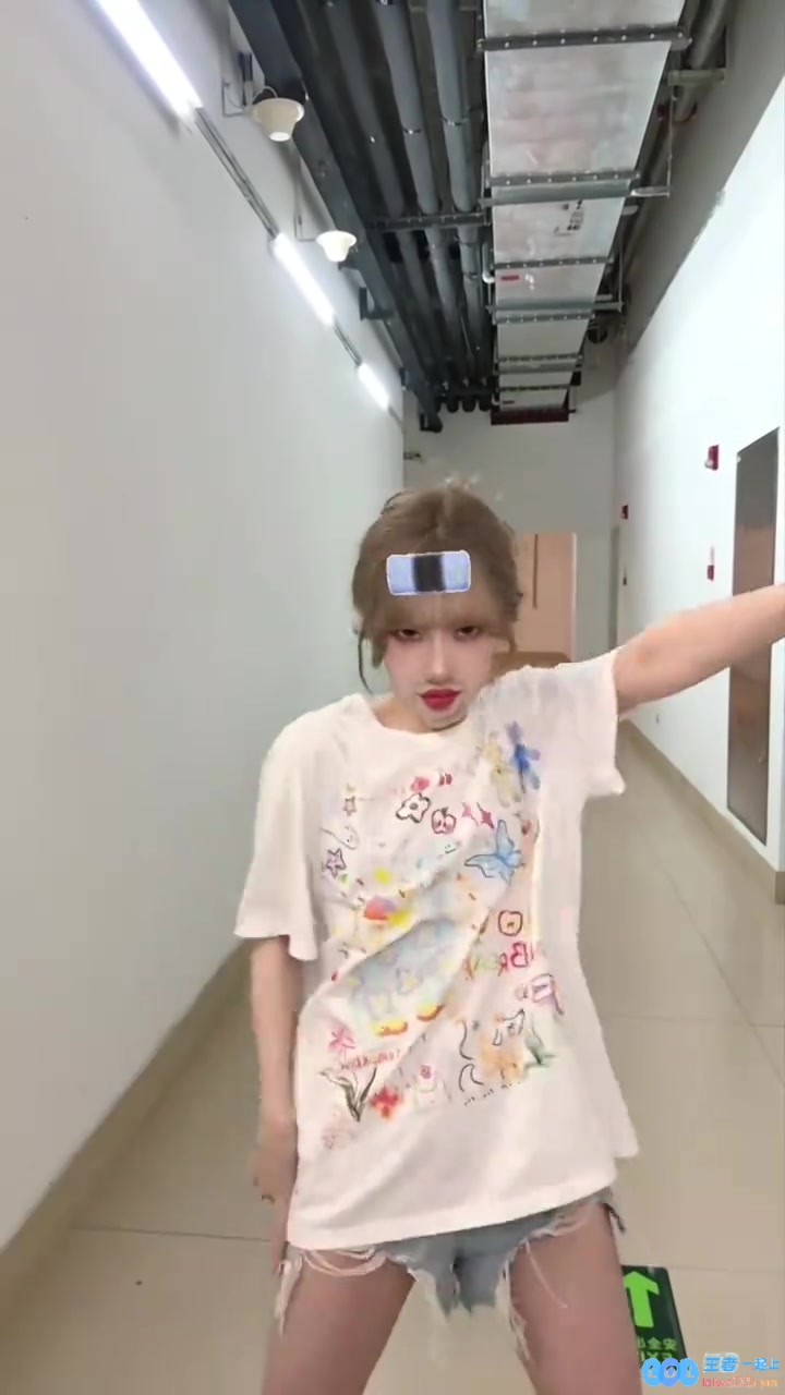玩得如此疯狂？小钰惊喜分享反差萌扮相视频：让我在你的心中成为一根独特的糍粑～