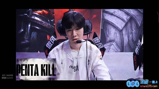 春风拂面少年！瑕虽不掩瑜，Theshy狼母游龙再现神技，慎一凭借一己之力打三敌，格温巧妙边带牵制不断！