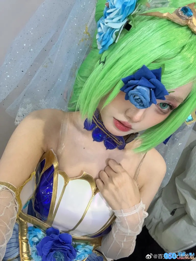 主持人周敢敢倾情分享精致自拍：历时三个小时的妆容打造，感动得泪目