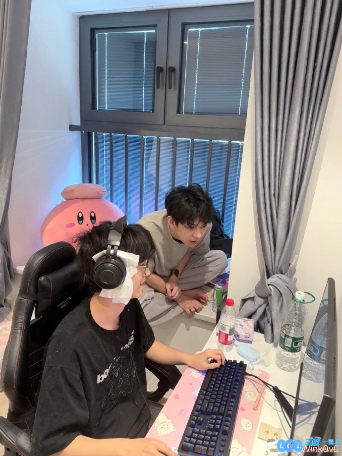 Wink温馨分享与YSKM的合照：我心柔软，收留了一位无家可归者的感人故事~