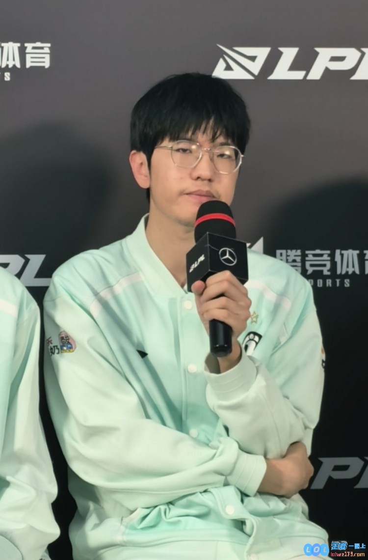 确定不是因为队友的失误导致战局崩盘吗？Jiejie：在第三局中我个人的失误确实相对较大