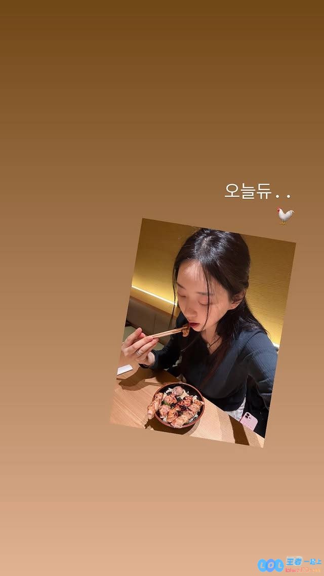 《剑星》伊芙体模近期惊艳美图曝光：她那劲爆身材与美味烤肉你更想要哪个呢？