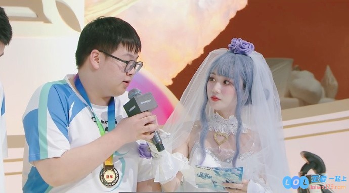 超可爱的COS主持?LPL女主持小悠珊珊分享美照：我心中最爱的游戏皮肤与曾经令我热爱的英雄时光