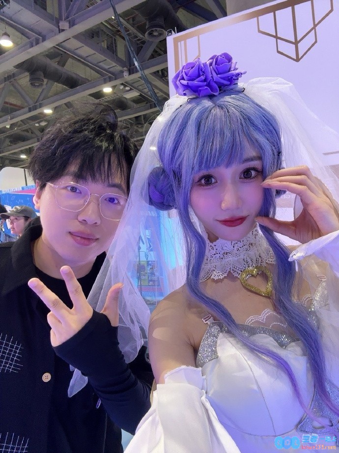 超可爱的COS主持?LPL女主持小悠珊珊分享美照：我心中最爱的游戏皮肤与曾经令我热爱的英雄时光