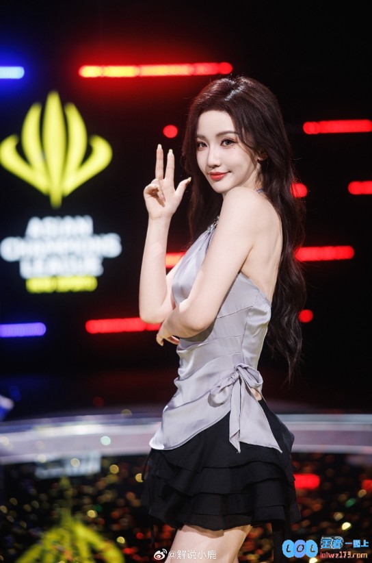 解说小鹿倾情晒照：总是因每一次金色雨落下而感动心潮澎湃✨