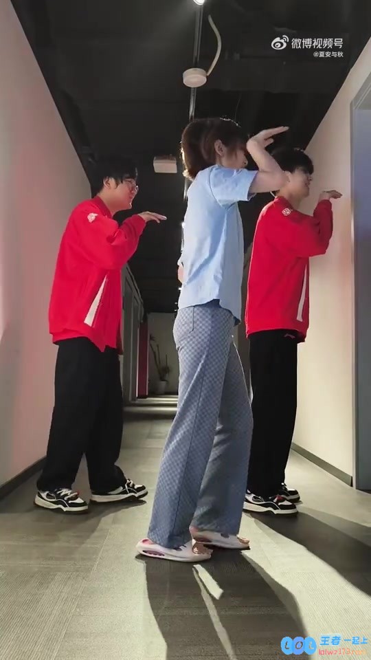 夏安与WE队员们的精彩合舞表演：无需额外教学，他们的卡点技巧令人惊艳的表演
