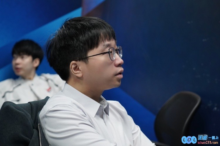 回想起那一年不练男枪的选手了吗？Tabe教练强调科研的重要性在于鼓励选手尽可能多地练习他们的英雄