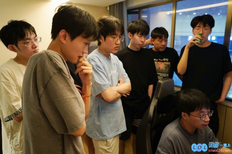 直播吧深度访谈Tabe：冲击MSI成为最终目标，科研带来百利而无一害，全局BP策略让我倍感兴趣?