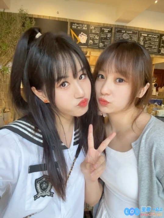 还有可爱的水手服！Suki与Doinb妻子糖小幽甜美合影：些许温馨的碎碎念与分享