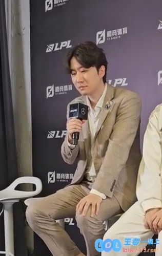 怎么又经历了一场过山车般的比赛？丹尼教练呼吁大家在接下来的胶着对决中依然要充满信心