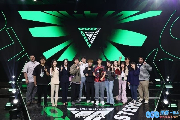 热血沸腾的FCPro大师赛圆满落幕，主持人沈云怡精彩晒照庆祝解说夺冠战！