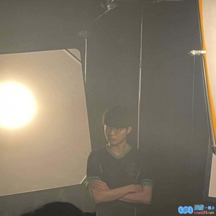 Faker在Ins上更新动态感慨：过于沉溺于选手的生活点滴，结果发现自己动态中充斥着广告信息，深感抱歉