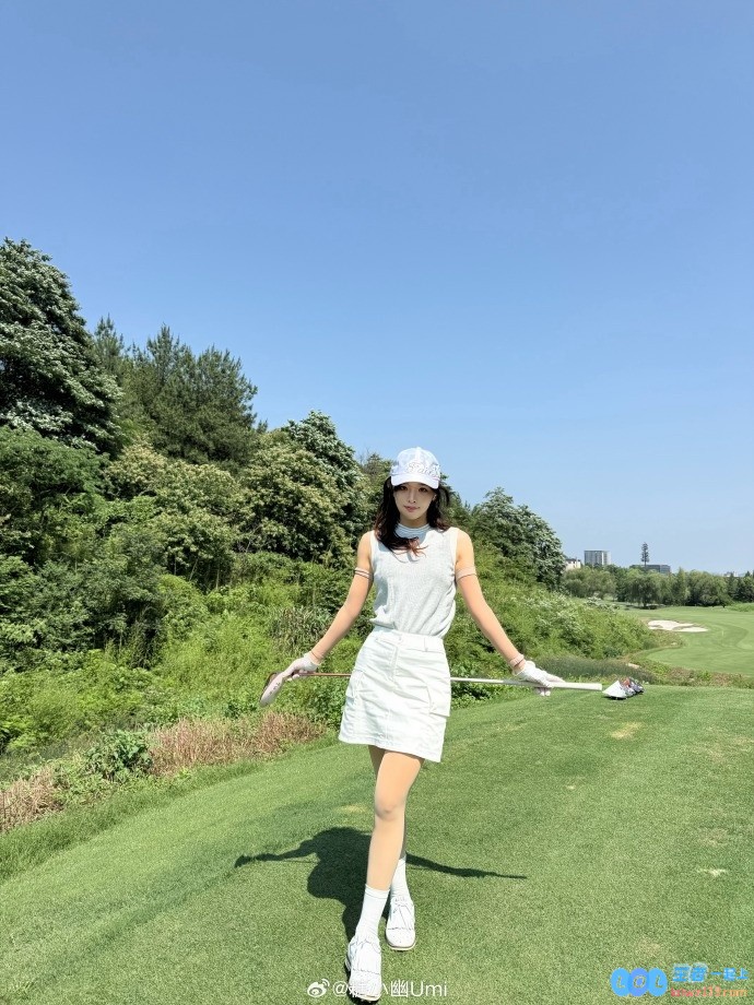 糖小幽快乐分享旅游照片：在美丽的安吉…有人悠闲摸鱼，有人惊险翻船，还有人辛勤锄地…