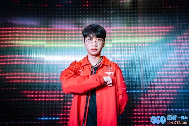 T1与HLE即将在激烈竞争中争夺LCK常规赛第二名，胜场差距仅一局，若HLE获胜将锁定第二名席位