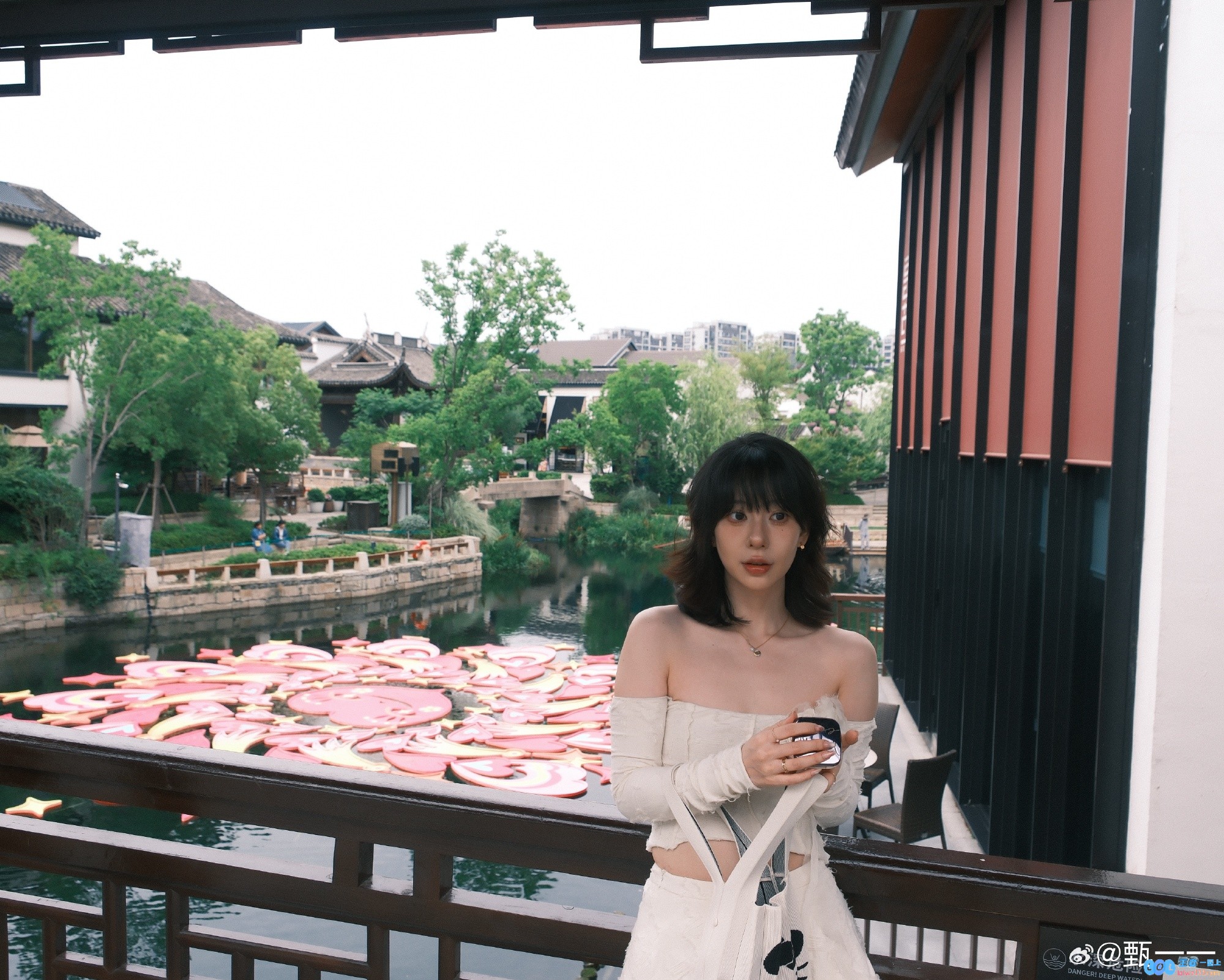 绝美纯欲媚眼天花板！永劫无间解说员甄一一新照分享：Hi，快来一起欣赏她的魅力吧！