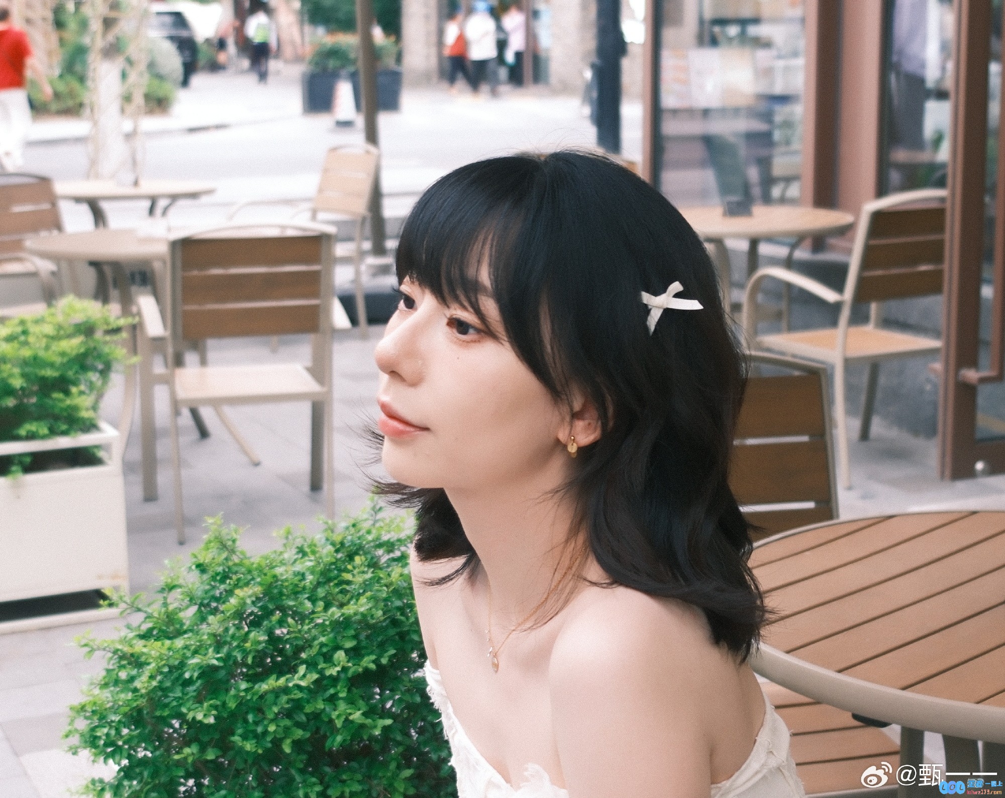 绝美纯欲媚眼天花板！永劫无间解说员甄一一新照分享：Hi，快来一起欣赏她的魅力吧！