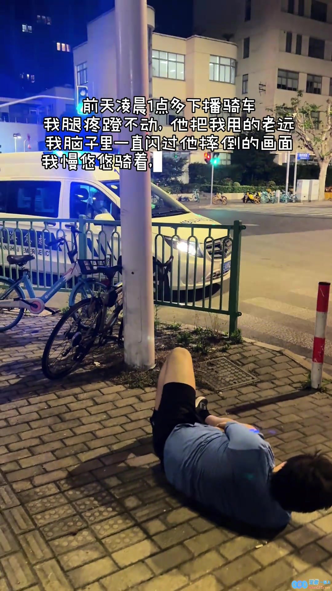 姿态妻子暖心分享住院最新动态：小态已经安顿妥当，并愉快地开始玩起了LOL，但目前只能下把棋以休息