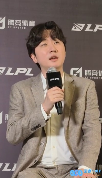 探讨前期劣势产生的原因，丹尼教练：中后期选手们积极有效的沟通助力赢得了比赛