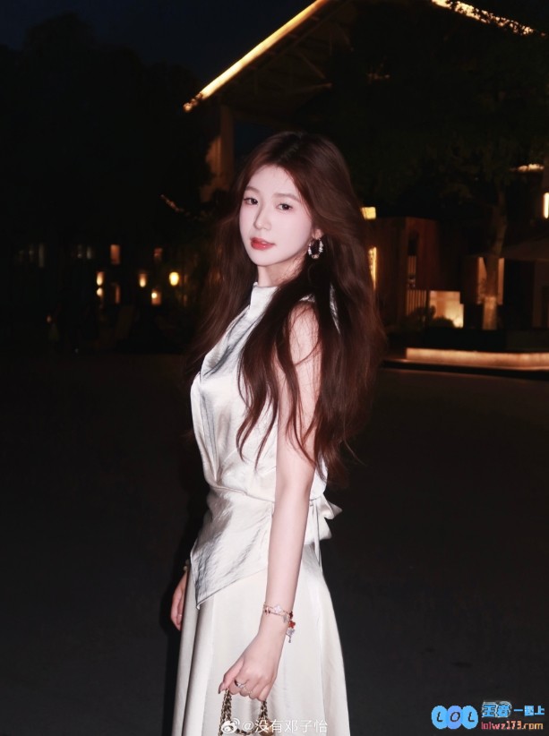 Meiko的女友邓子怡与夜晚缠绵，浪漫照片被星空深情偏爱✨