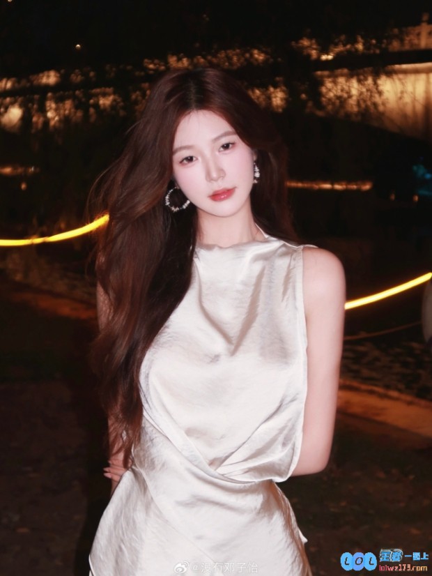 Meiko的女友邓子怡与夜晚缠绵，浪漫照片被星空深情偏爱✨