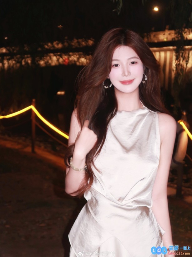 Meiko的女友邓子怡与夜晚缠绵，浪漫照片被星空深情偏爱✨