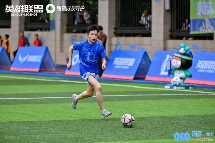 厂长与Uzi携手参与“天生英雄”公益行动，共同助力乡村青少年成长与发展